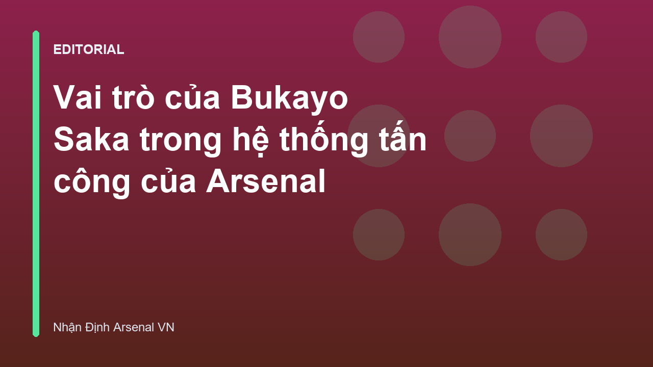 Bukayo Saka thi đấu trên sân